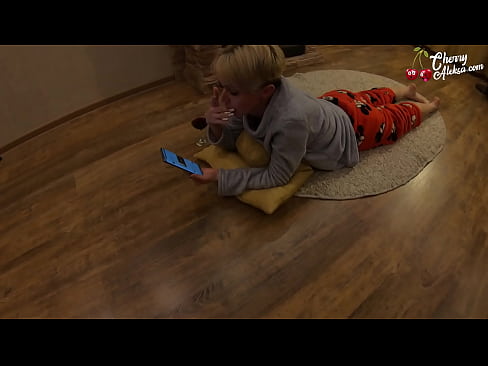 ❤️ Bláznivá blondýnka kouří obrovské péro a poskakuje na něm - anální sex ❤️❌ Sex video u nás cs.yespornpics.ru ❌